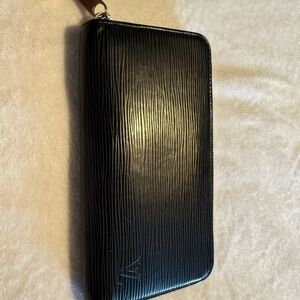 Epi Black Zip Wallet